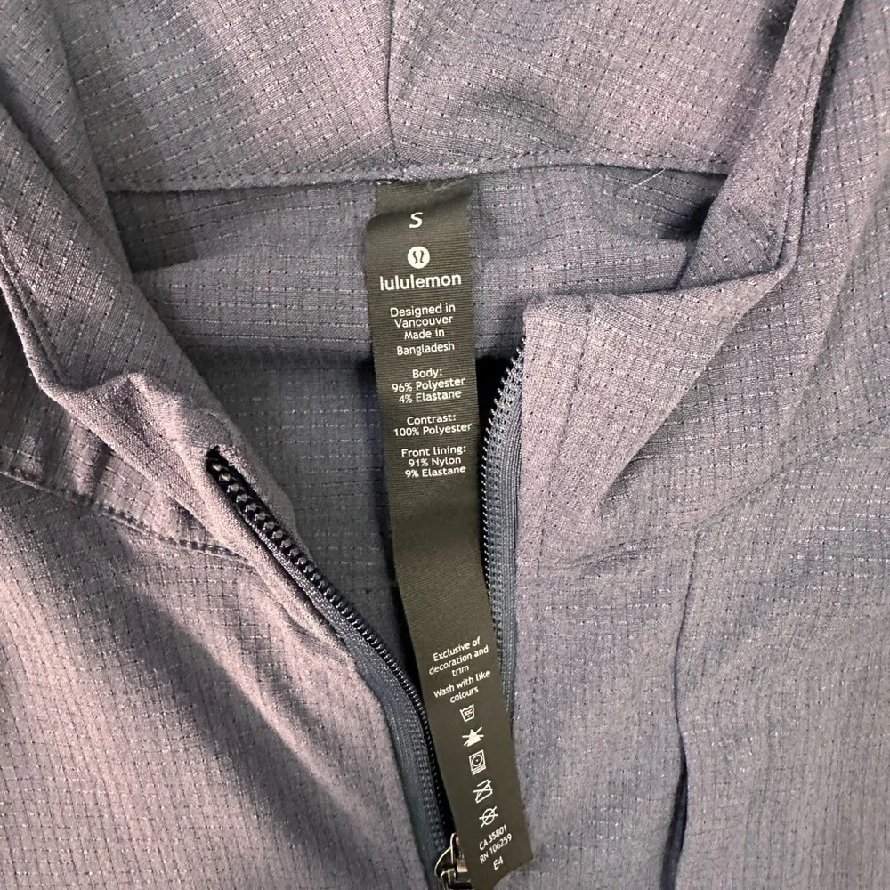lululemon athletica Men's Dark Blue Hooded Windbreaker